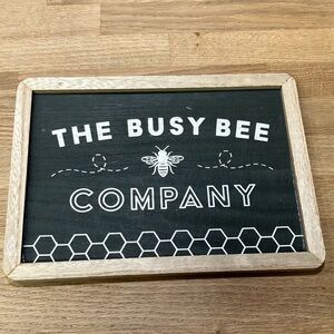 The busy bee wood sign decoration